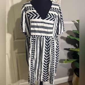 Old Navy Black & White Geometric V-Neck Midi Dress 100% cotton